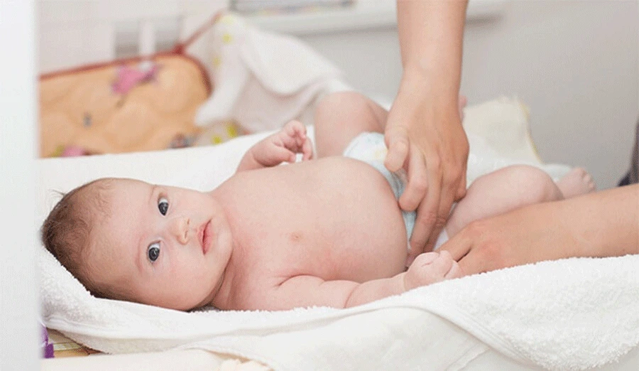 هفته هفتم رشد نوزاد؛ لبخند واقعی، بازی و کشف دستان 2 هفته هفتم رشد نوزاد؛ لبخند واقعی، بازی و کشف دستان